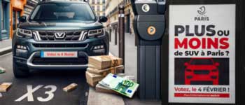 SUV stationné à Paris devant affiche Vote pour le triplement des tarifs de stationnement